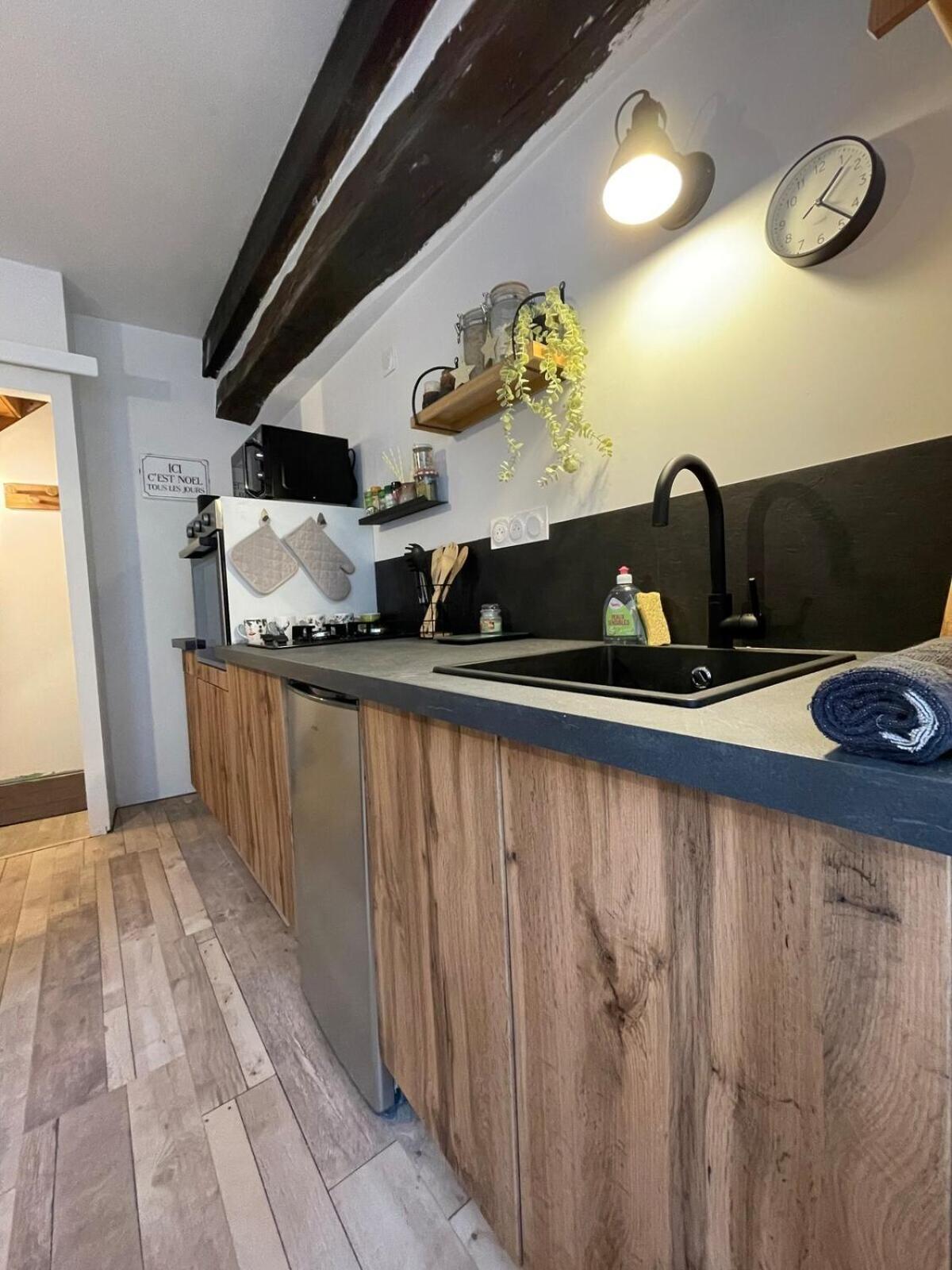 "La Petite Maison" Triplex Au Centre Ville - Les Terres Du Roy Avallon Ngoại thất bức ảnh